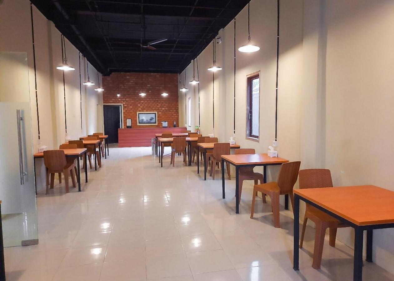 红多兹伊斯兰酒店-近占碑转运市场 Palmerah 外观 照片